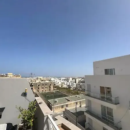 Amazing Spacious With Bbq & Jacuzzi Appartement San Ġiljan