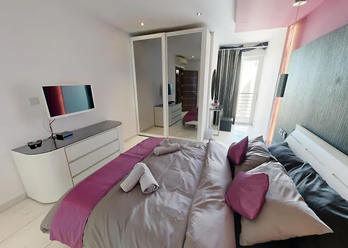 Amazing Spacious With Bbq & Jacuzzi شقة *