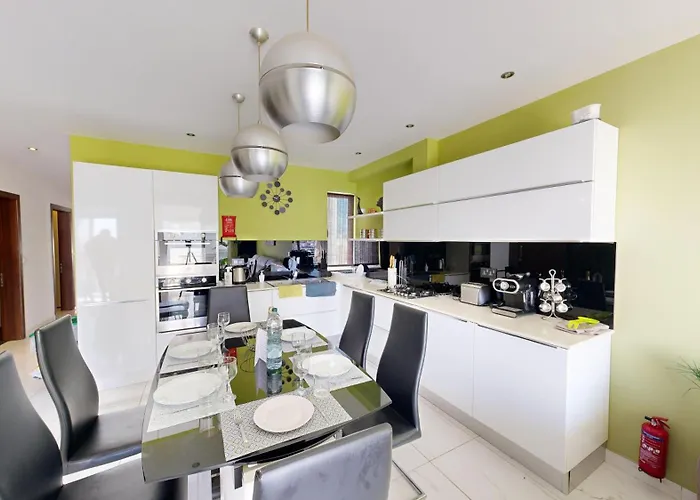 Amazing Spacious With Bbq & Jacuzzi شقة *