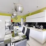Amazing Spacious With Bbq & Jacuzzi Apartmán *