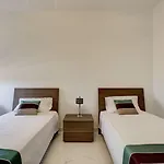 Apartmán Amazing Spacious With Bbq & Jacuzzi *